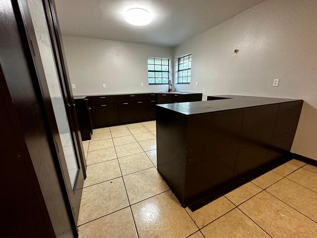 Building Photo - 10680 La Homa Rd