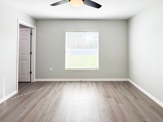 Building Photo - 6827 San Bruno Dr