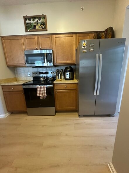 Stainless steele Appliances - 9873 Baywinds Dr