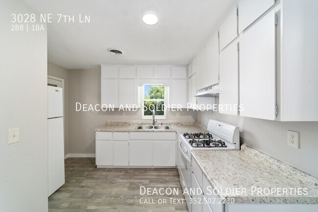 Building Photo - 3028 NE 7th Ln