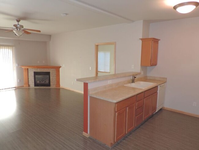 Building Photo - $1,425 | 2 Bedroom, 2 Bathroom Apartment |...