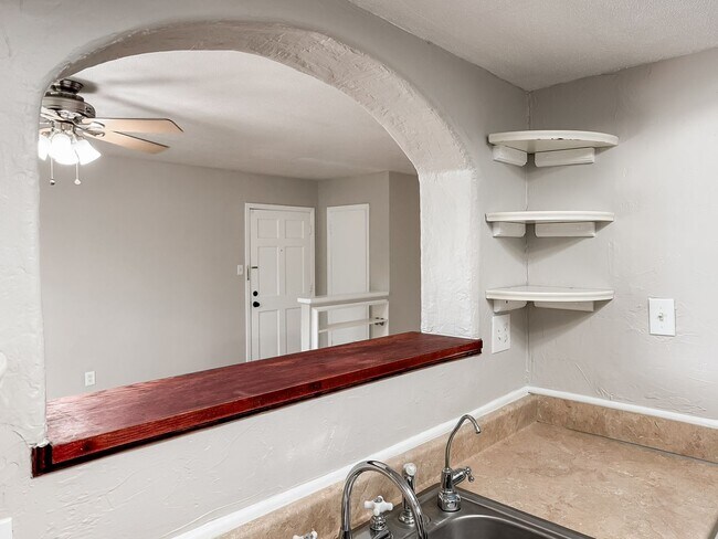 Building Photo - Beautiful Condo Near Moncus Park