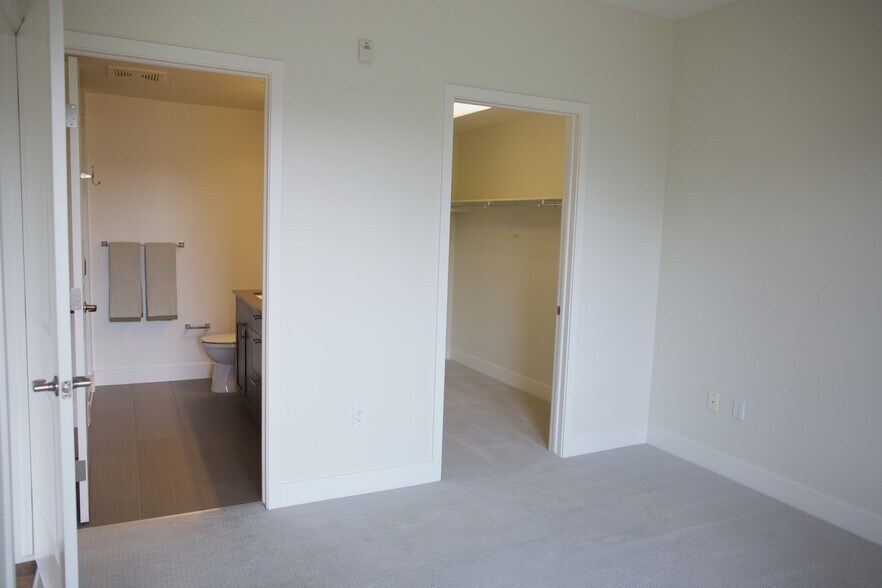 Building Photo - 3601 Arapahoe Ave