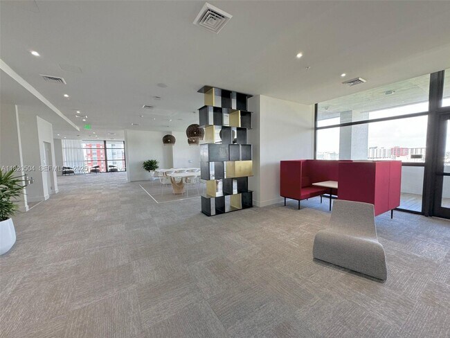 Building Photo - 1642 NE 1st Ave