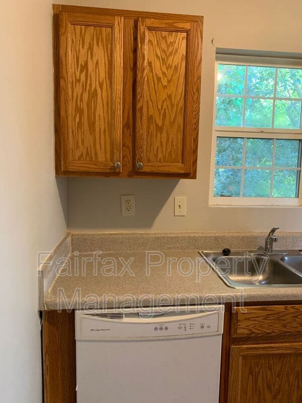 Building Photo - 1807 Fidelity Dr