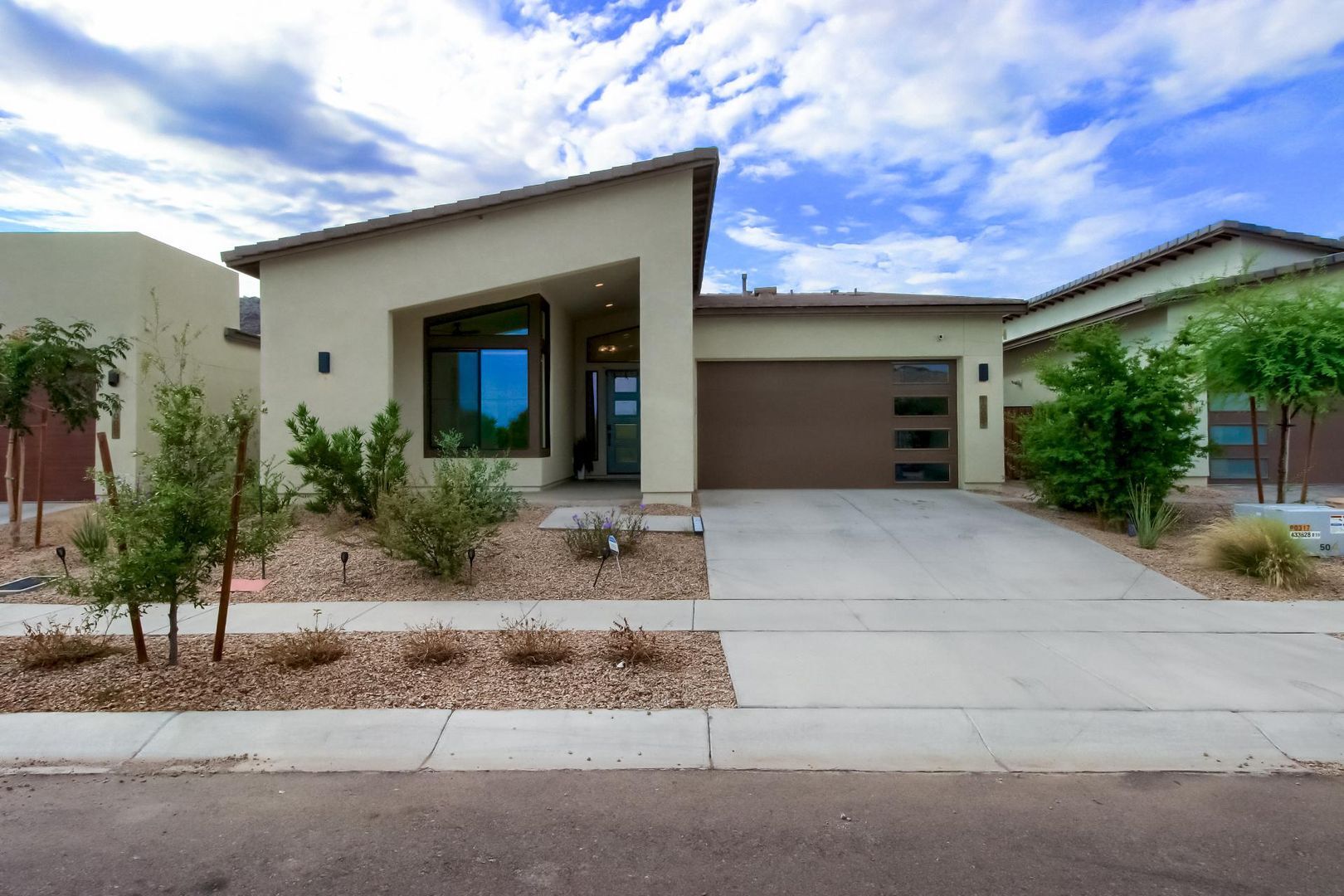 Building Photo - 1005 E Paseo Way
