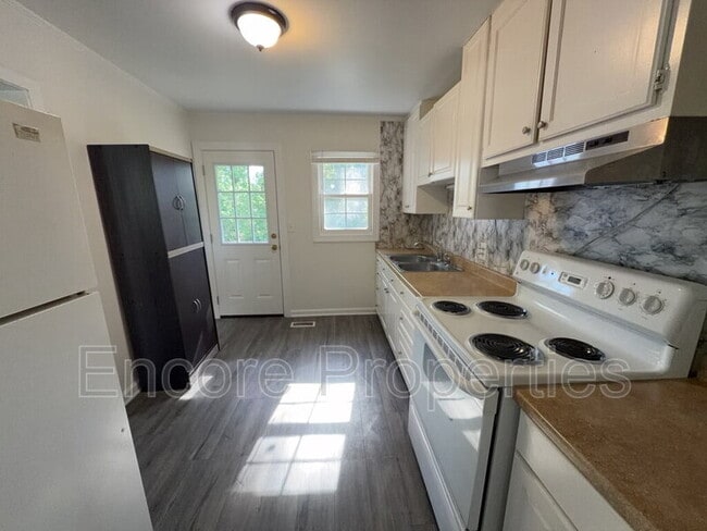 Building Photo - 2731 Knowles St