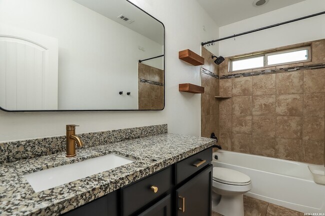 Building Photo - 1330 Plaza Lake Dr