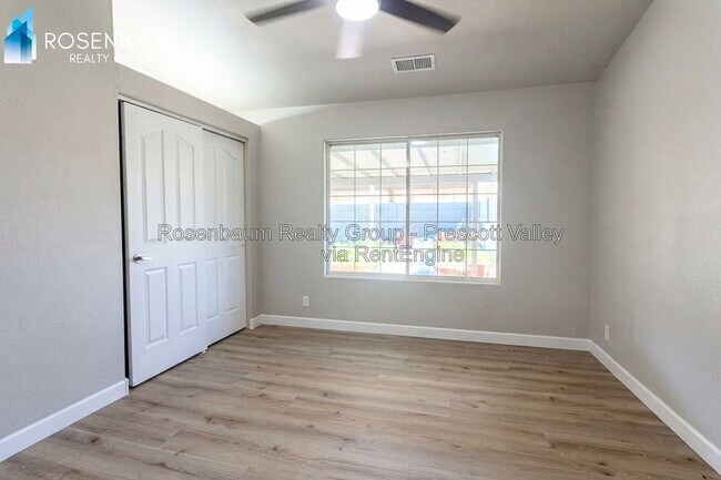 Building Photo - 8983 E Volcano Dr
