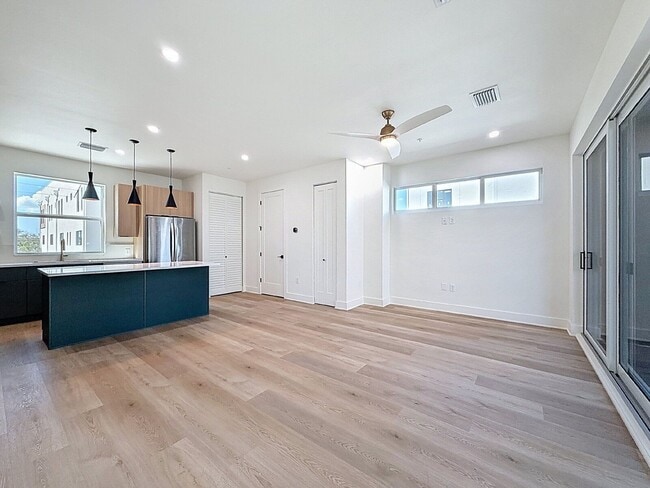 Building Photo - 342 14th St N