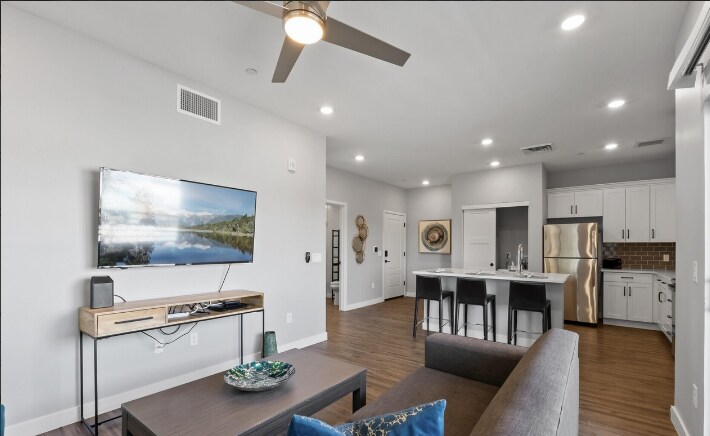 Building Photo - 475 N 9th St