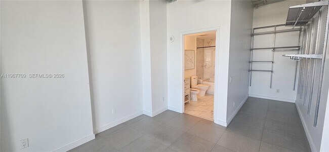 Building Photo - 3029 NE 188th St