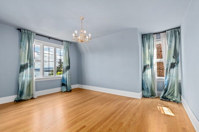 Building Photo - 4Bd/1.75Ba Seattle House