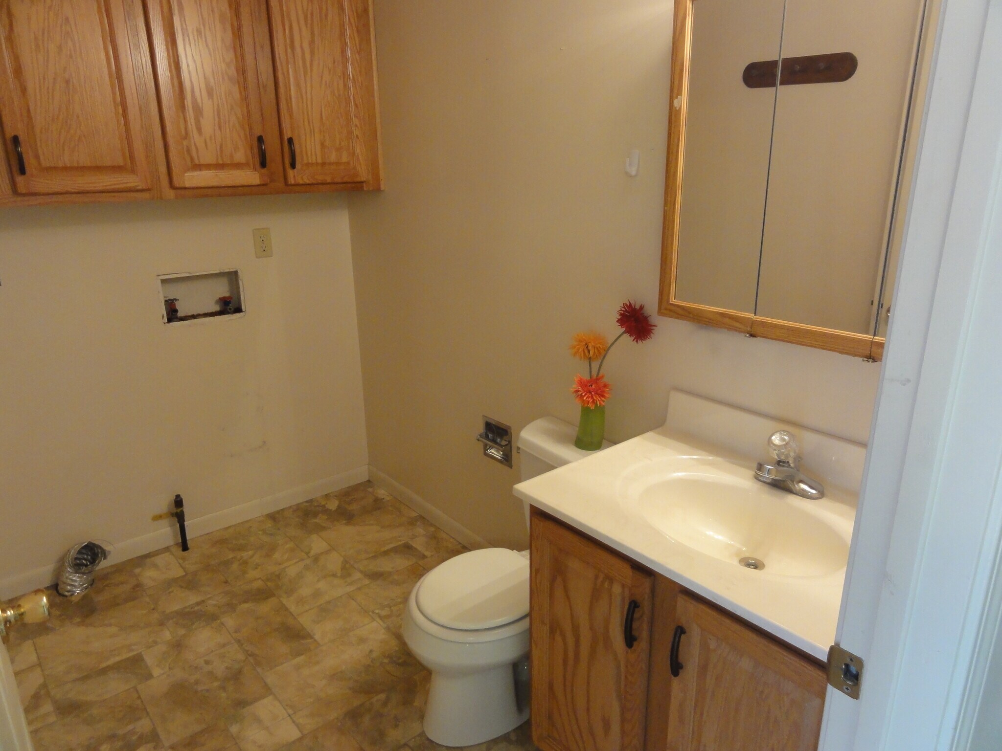 MAIN BATH/LAUNDRY HOOK UPS - 1728 Blue Spruce W Ct