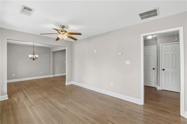 Building Photo - 2866 Belvedere Ln