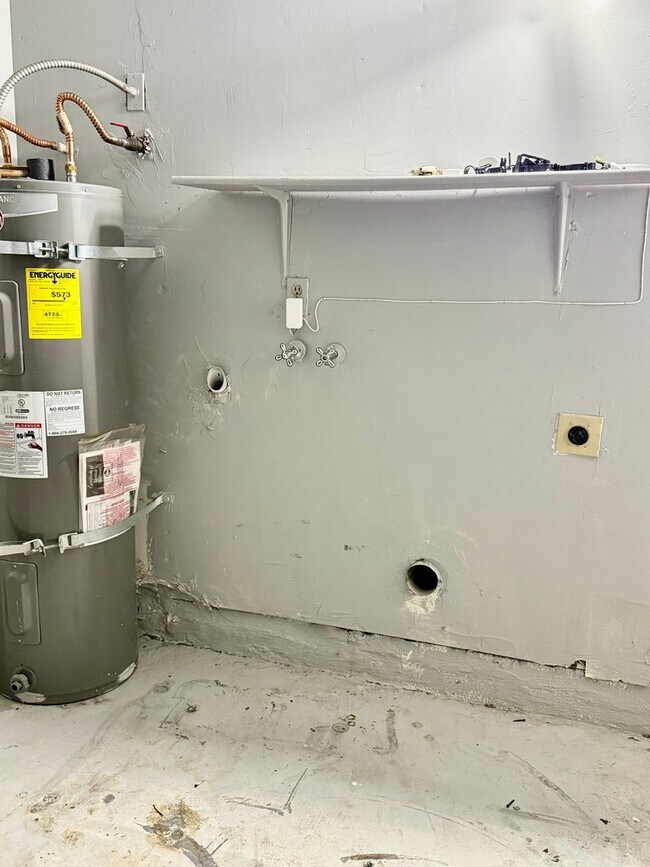 Building Photo - LARKSPUR 2431-2433