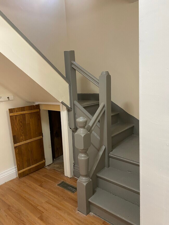 Building Photo - 127 Selye Terrace