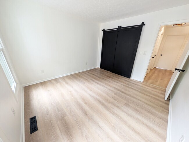 Building Photo - 6349 Dummerston Ct
