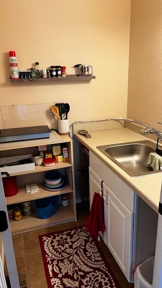 Kitchenette - 816 Chestnut St