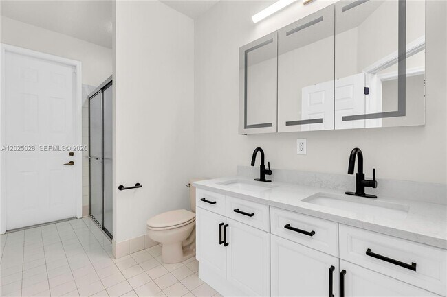 Building Photo - 950 Marina Dr