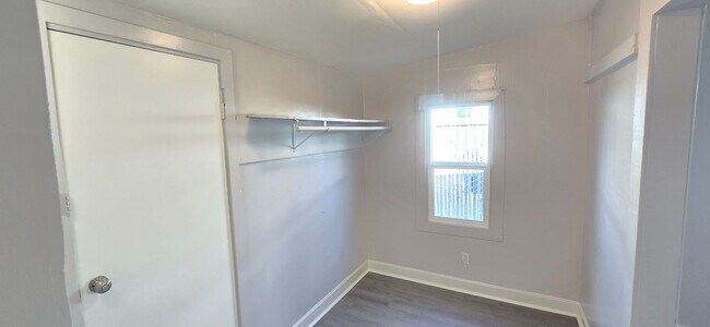 Building Photo - 13109 Barlin Ave