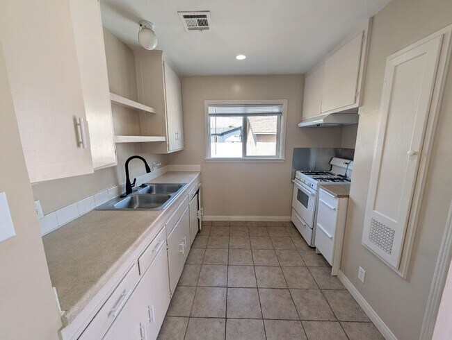 Building Photo - 4829 Gundry Ave