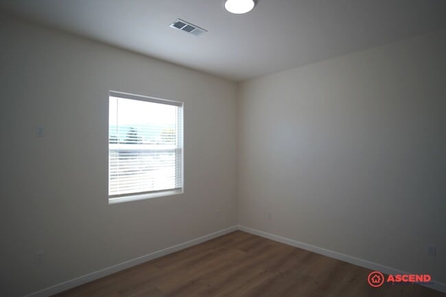 Building Photo - Brand New Home In Tehachapi!