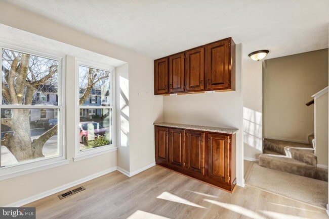 Building Photo - 15023 Oak Crest Ct