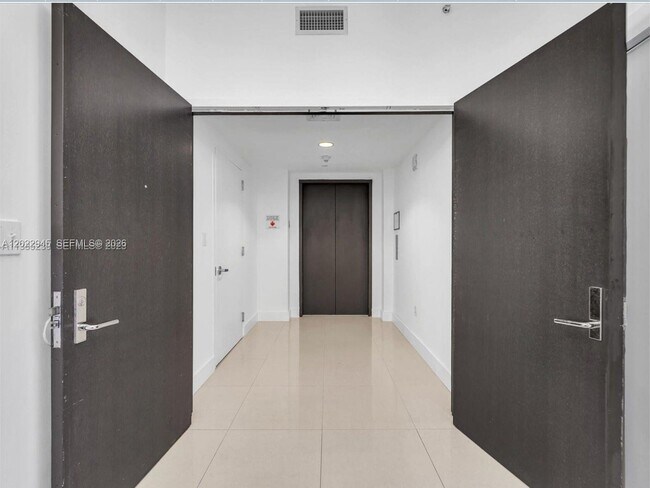 Building Photo - 900 Biscayne Blvd