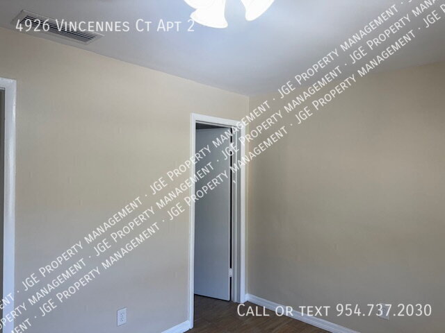 Building Photo - 4926 Vincennes Ct