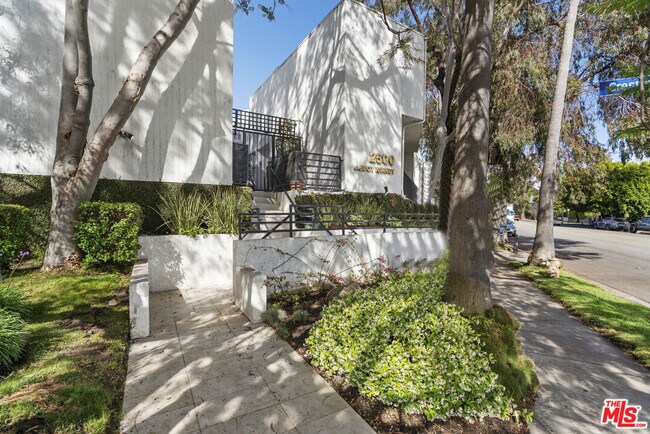 Building Photo - 2500 Abbot Kinney Blvd