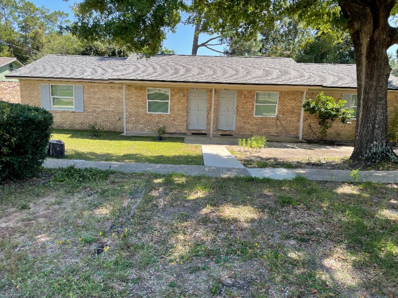 Primary Photo - 4812 Tradewinds Dr