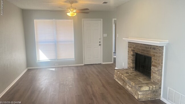 Building Photo - 2702 Westchester Dr