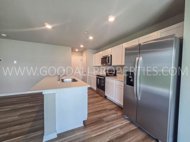 Building Photo - 3595 Pershing Ln