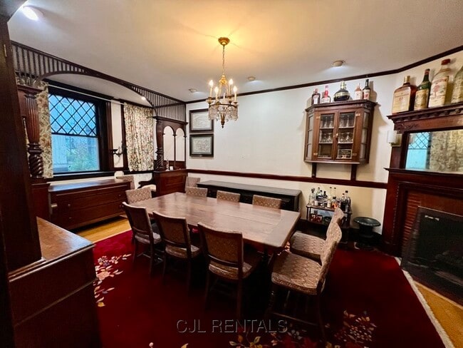 Building Photo - 684 Washington St