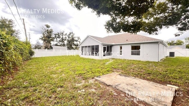 Building Photo - 1553 Ross Dr