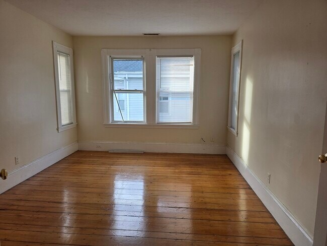 Building Photo - 209 Ash St