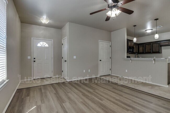 Building Photo - 1308 Garden Gate Dr