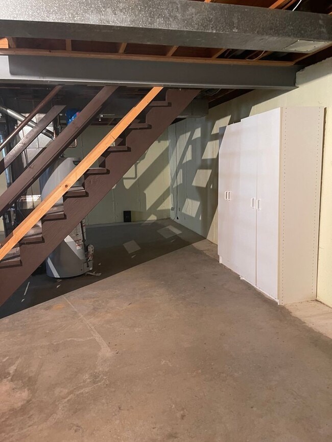 Building Photo - Charming 3 Bed/2 Bath Brick Ranch Home in ...