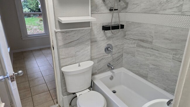 Building Photo - Charming 2 Bed, 1 Bath Home for Rent!