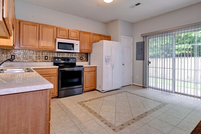 Building Photo - Spacious Duplex in Willow Lakes