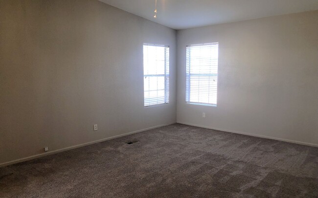 Building Photo - 3+2 Split Floor plan home in New Kingman