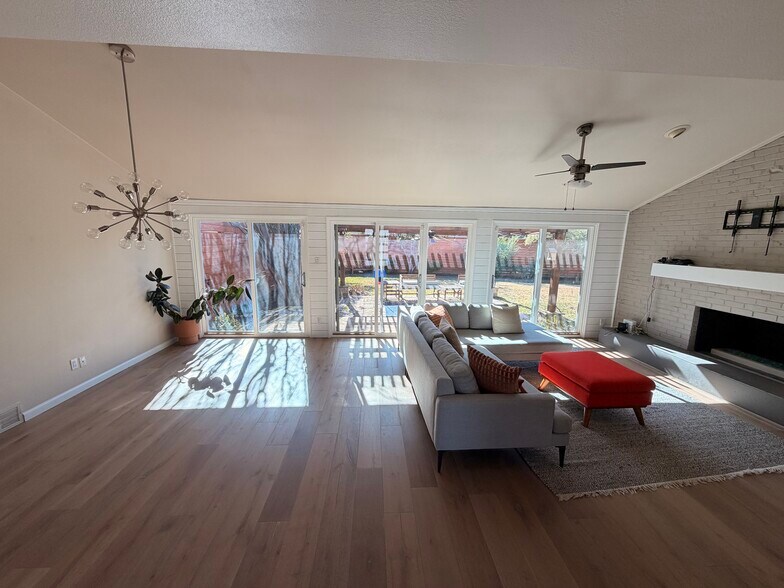 Mid-century modern with open floor plan and tons of natural light - 3414 Winged Foot Ct