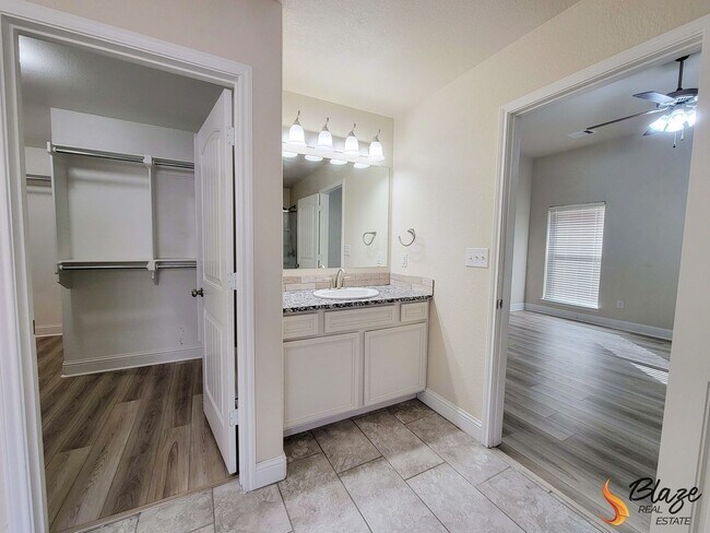 Building Photo - PRE LEASING 3 Bed 2 Bath Heritage Hills Beauty