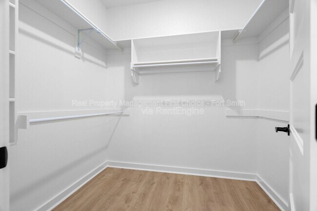 Building Photo - 8705 Cantera Dr