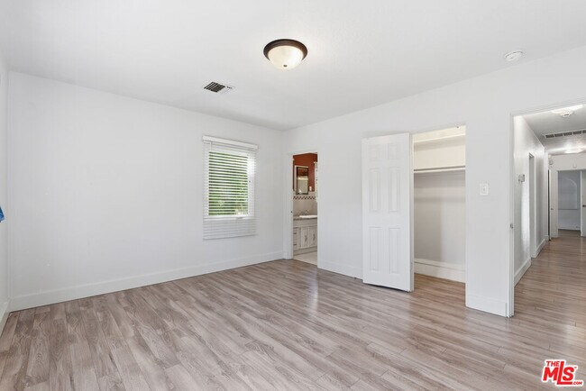 Building Photo - 10440 Johanna Ave