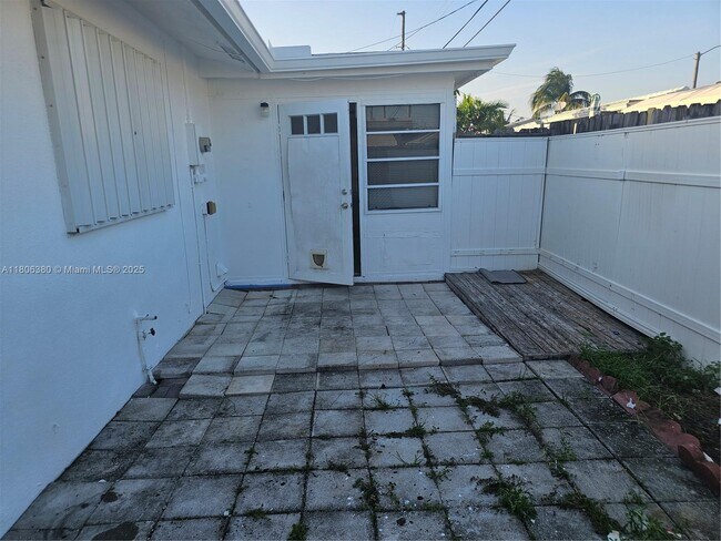 Building Photo - 4564 NW 16th Terrace