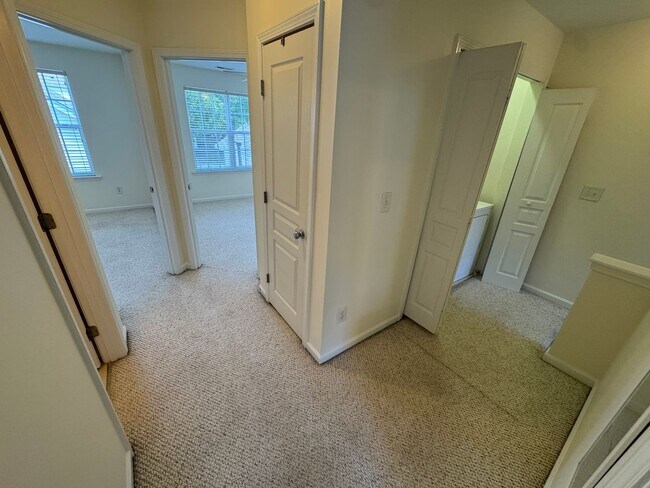Building Photo - Spacious South Durham Townhouse!