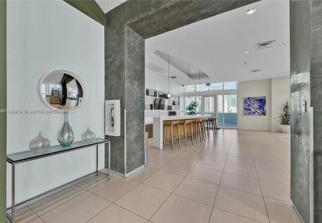 Building Photo - 1900 N Bayshore Dr