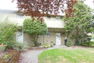 Building Photo - 4804 Terrace Dr NE